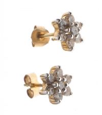 PAIR OF 18CT GOLD DIAMOND CLUSTER STUD EARRINGS at Ross's Online Art Auctions