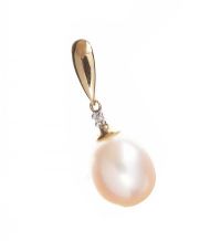 9CT GOLD FRESHWATER PEARL AND DIAMOND PENDANT at Ross's Online Art Auctions