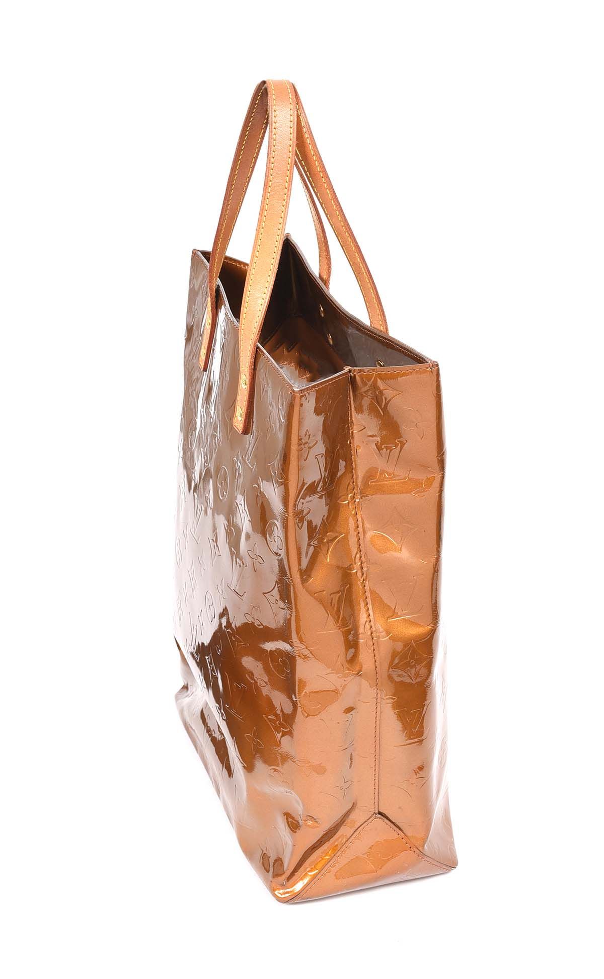 Sold at Auction: Louis Vuitton, Louis Vuitton Shoulder Bag